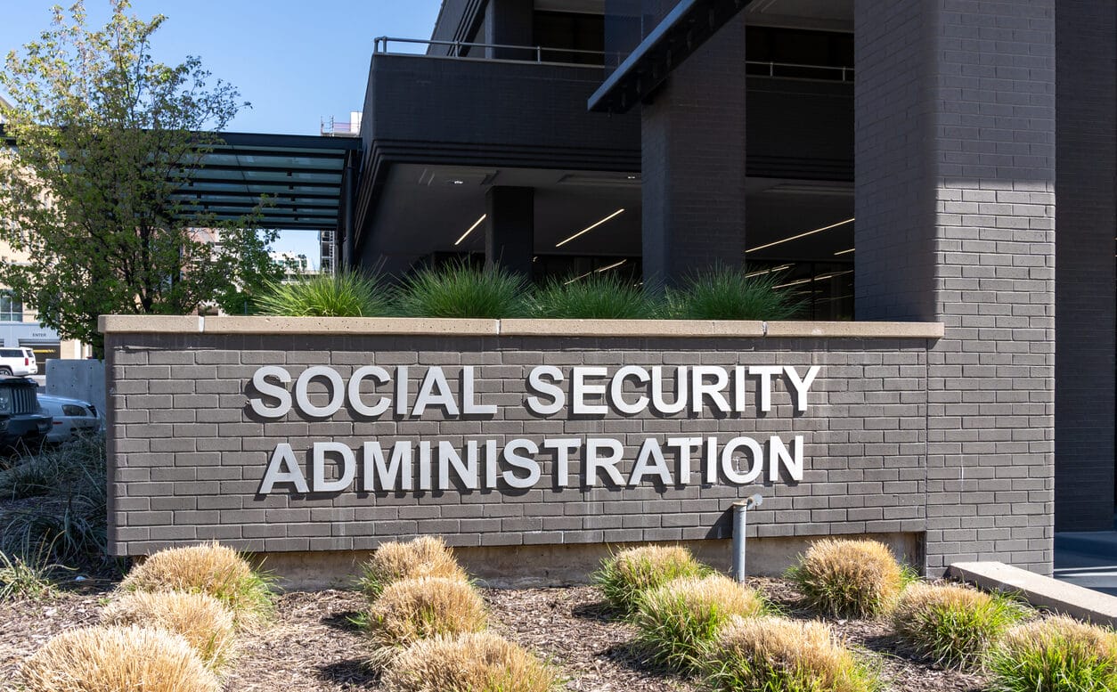 Safety net or snare? Reassessing the impact of public assistance
